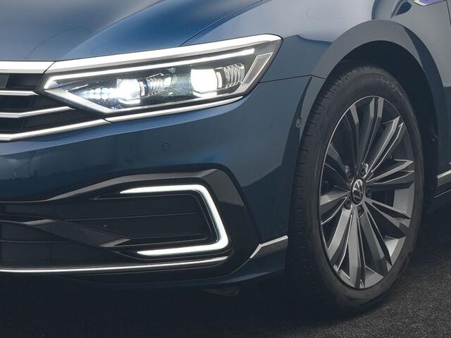 Volkswagen PASSAT Variant GTE Business Plug in Hybrid 218pk Dealer O.H PHEV | Trekhaak af Fabriek | Adaptive Cruise | Alcantara Sportstoelen Memory & Massage | Virtual | Parkassist & Camera | 18"L.M | Matrix LED | Keyless |