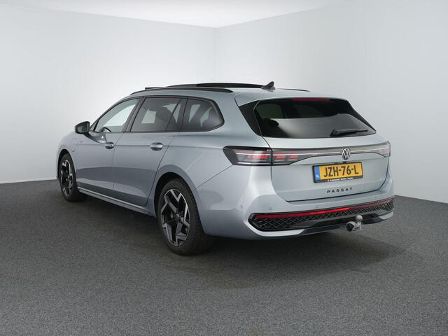 Volkswagen PASSAT Variant 1.5 eHybrid R-Line Edition | Leer | Pano | Trekhaak | IQ Light | Harman/Kardon |