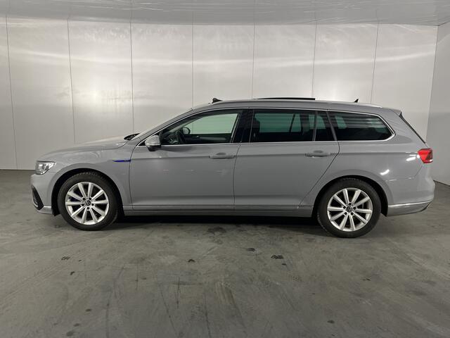 Volkswagen PASSAT Variant 1.4 TSI PHEV GTE / AUTOMAAT/ PANO/ TREKHAAK/ ELEK.ACHTERKLEP/ STOELVERWARMING/ PARK.SENSOREN V+A/ 360 CAMERA/ KEYLESS/ APP-CONNECT/ ACC/ NAVI/ DAB/ CLIMA/ 17'' LMV