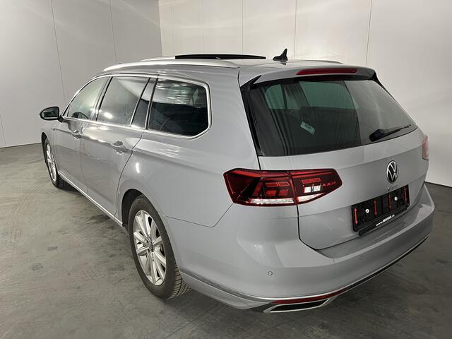 Volkswagen PASSAT Variant 1.4 TSI PHEV GTE / AUTOMAAT/ PANO/ TREKHAAK/ ELEK.ACHTERKLEP/ STOELVERWARMING/ PARK.SENSOREN V+A/ 360 CAMERA/ KEYLESS/ APP-CONNECT/ ACC/ NAVI/ DAB/ CLIMA/ 17'' LMV