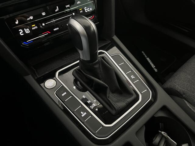 Volkswagen PASSAT Variant 1.4 TSI PHEV GTE / AUTOMAAT/ PANO/ TREKHAAK/ ELEK.ACHTERKLEP/ STOELVERWARMING/ PARK.SENSOREN V+A/ 360 CAMERA/ KEYLESS/ APP-CONNECT/ ACC/ NAVI/ DAB/ CLIMA/ 17'' LMV