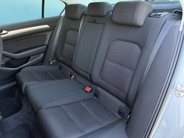 Volkswagen PASSAT BWJ 2017 | 1.8TSI 180PK Highline AUTOMAAT | TREKHAAK | STOEL&STUUR VERW | VERW ACHTERBANK | ADAPT. CRUISE | CLIMA | NAVI | PDC | LMV | MULTIFUNCT. STUUR