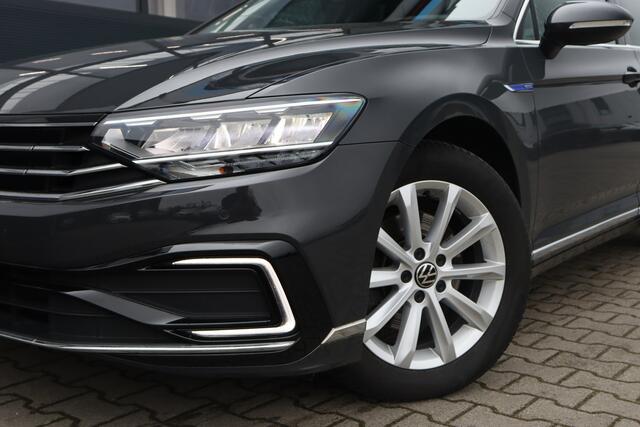 Volkswagen PASSAT Variant 1.4 TSI PHEV GTE Business | Pano | Trekhaak | Camera |