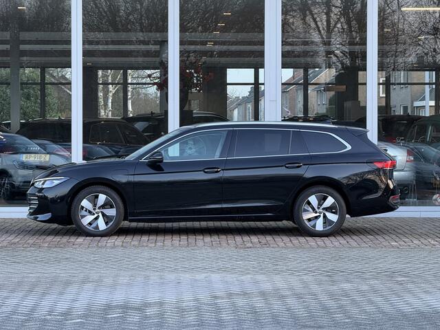 Volkswagen PASSAT Variant 1.5 eHybrid Business | Trekhaak | HUD | Camera