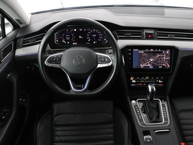 Volkswagen PASSAT 1.4 TSI PHEV GTE | Panoramadak | Nappleder | Stoelverwarming | Trekhaak | 360 Camera | Adaptive cruise | Virtual Cockpit | Matrix LED | Carplay | Navigatie | Plug In