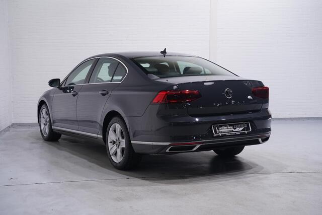 Volkswagen PASSAT 1.5 TSI Elegance 1e Eig. NAP DAB ACC Virtual cockpit Navi Clima Apple-carplay Sportstoelen Leder-alcantara Stoelverwarming PDC-v+a
