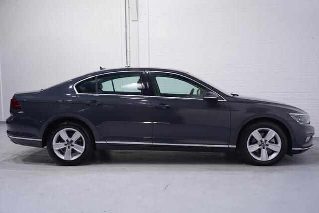 Volkswagen PASSAT 1.5 TSI Elegance 1e Eig. NAP DAB ACC Virtual cockpit Navi Clima Apple-carplay Sportstoelen Leder-alcantara Stoelverwarming PDC-v+a