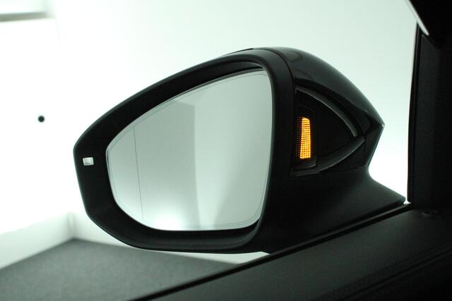 Volkswagen PASSAT Variant 1.5 204pk eHybrid Business Trekhaak Camera Stoelverwarming Massage Virtual Cockpit Led Navigatie