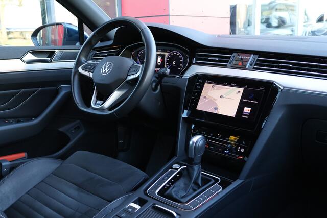 Volkswagen PASSAT Variant 1.5 TSI R-Line Business + | Origineel NL | Camera | ACC | Dynamic Light | Virtual Cockpit |