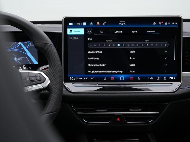 Volkswagen PASSAT Variant 1.5 eHybrid 272 pk R-Line | Panoramadak | Trekhaak | Adaptief onderstel | Head-up display | IQ Light