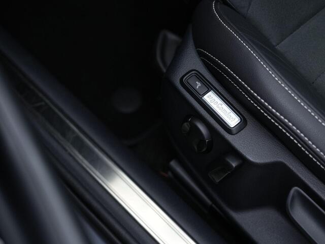 Volkswagen PASSAT 1.4 TSI PHEV 218 pk GTE | Panoramadak | Trekhaak | Discover Pro | Adaptief onderstel | IQ Light |