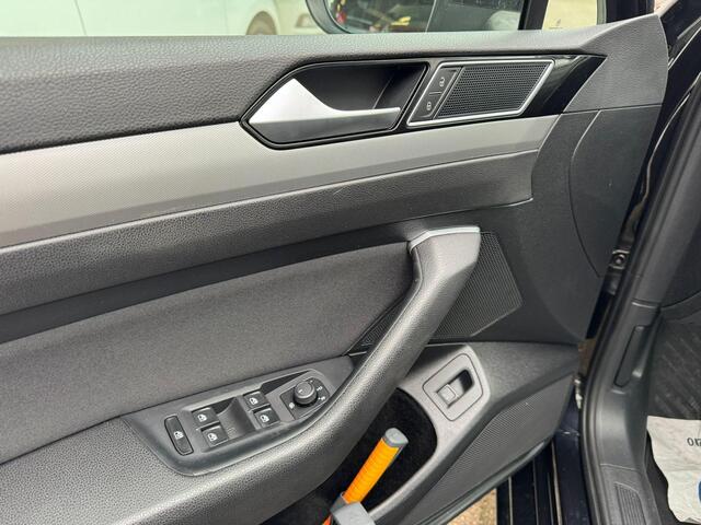 Volkswagen PASSAT 1.6 TDI Comfortline | 1e eigenaar | Automaat | Navigatie | Cruise control | Elektrische ramen | Airco | Trekhaak | APK tot 04-04-2027 | NAP |