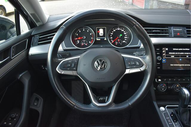 Volkswagen PASSAT Variant 1.5 TSI R-line Business Matrix LED, Elek. trekhaak, Adaptive cruise, Camera, Massage