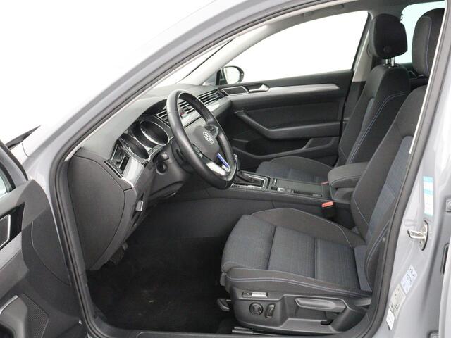 Volkswagen PASSAT 1.4 TSI PHEV GTE | Trekhaak | Stoelverwarming | Stoelverwarming | Camera | Massage | Carplay | Matrix LED | Adaptive cruise | Navigatie | Park Assist | Climate control | Plug In