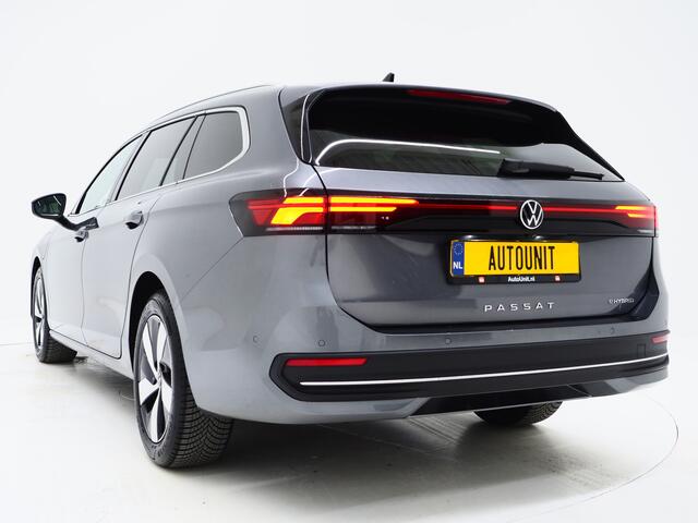 Volkswagen PASSAT Variant 1.5 eHybrid 204PK | Leder/Alcantara | Massage | Trekhaak | HUD | Camera | Adaptive Cruise | Sfeerlicht | Carplay