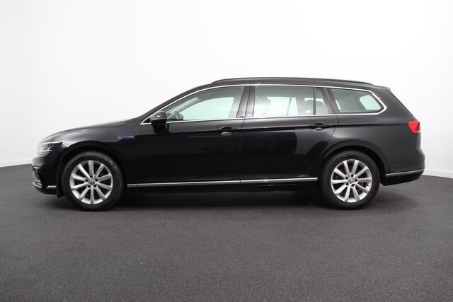 Volkswagen PASSAT Variant 1.4 TSI PHEV GTE | Adaptive Cruise Control | Lane Assist | Keyless Go | Navigatie | Camera | Massage Stoel |