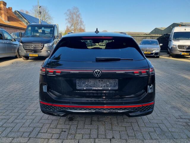 Volkswagen PASSAT Variant 1.5 eTSI DSG R-Line Pano Stoelverw Led