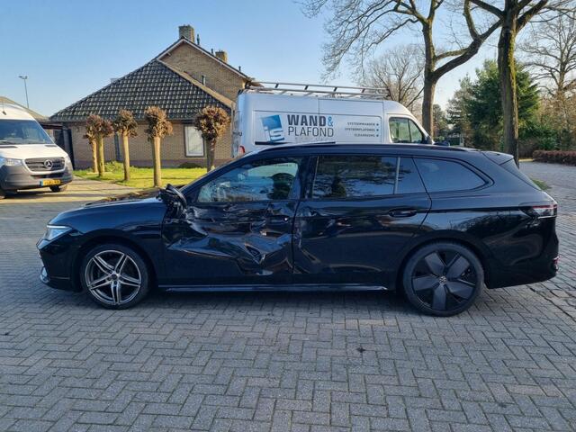 Volkswagen PASSAT Variant 1.5 eTSI DSG R-Line Pano Stoelverw Led