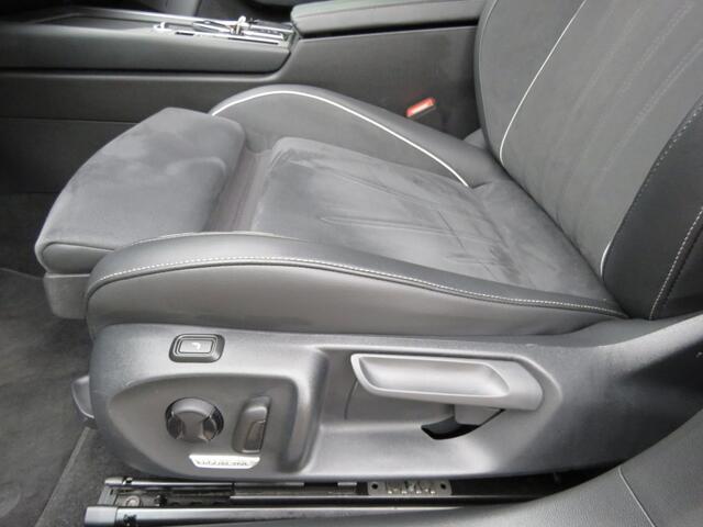 Volkswagen PASSAT 1.5 eHybrid 204pk Elegance / Trekhaak / Head up / Stoel en stuurverw. / IQ Light / FABRIEKS garantie