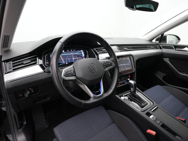 Volkswagen PASSAT Variant 1.4 TSI 218 pk DSG GTE | Trekhaak | Discover Pro | Adaptief onderstel | Achteruitrijcamera | Stoelverwarming