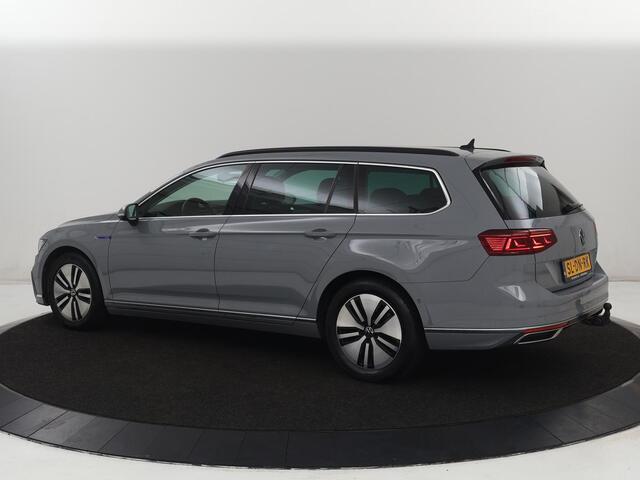 Volkswagen PASSAT 1.4 TSI PHEV GTE | Stoelverwarming | Trekhaak | Massage | Camera | Carplay | Keyless | Matrix LED | Navigatie | Adaptive cruise | Park Assist | Climate control | Plug In