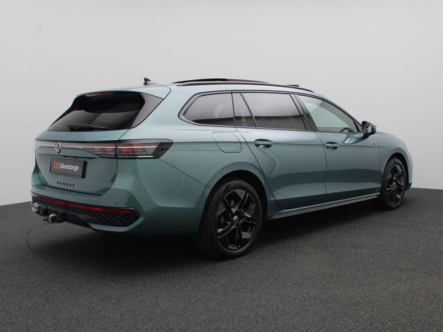 Volkswagen PASSAT Variant 1.5 eHybrid R-Line Edition 272PK DSG SOH 100%, Pano-Schuifdak, Trekhaak, Black Style, Keyless, Side Assist, Elektr. Achterklep, Voorruitverwarming, Stoel-Stuurverwarming, 18" LM Velgen, Navi