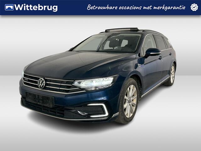 Volkswagen PASSAT Variant 1.4 TSI PHEV GTE / AUTOMAAT/ PANO/ DCC/ PARK.SENSOR.V+A/ 360 CAMERA/ ERGO COMFORT/ ACC/ HEAD-UP/ DODEHOEK/ ELEK.KLEP/ STOELVERWARM./ APP-CONNECT/ NAVI/ CLIMA/ DAB/ LED/ 18'' LMV