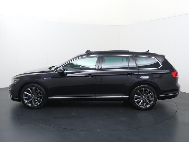 Volkswagen PASSAT Variant 1.4 TSI PHEV GTE Business | 218 PK | SoH 91% | Trekhaak | Panoramadak | Achterklep Easy Open | 360 graden camera (Area View) |
