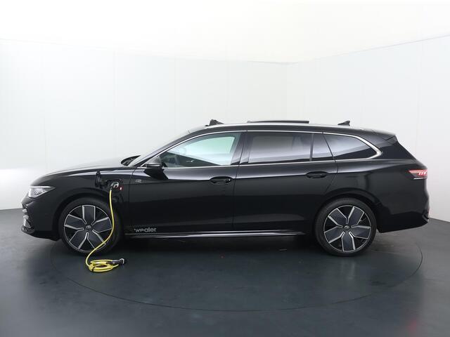 Volkswagen PASSAT Variant R-Line Edition 1.5 eHybrid 150 kW / 204 PK DSG | Trekhaak wegklapbare kogel | Stoelverwarming voor & achter | Voorruitverwarming |