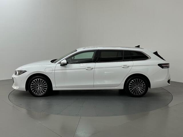 Volkswagen PASSAT 1.5 EHYBRID ELEGANCE BNS. 360 CAMERA TREKHAAK