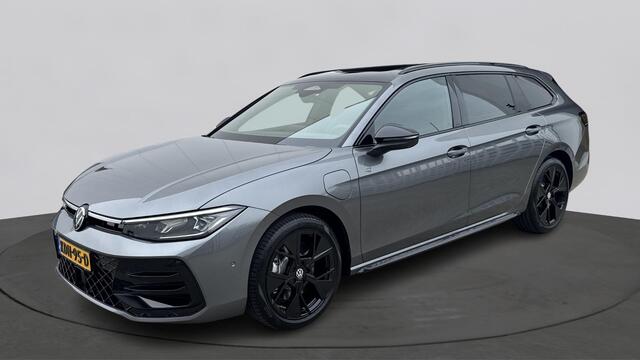 Volkswagen PASSAT Variant 1.5 eHybrid R-Line Edition 200kw / 272 PK / Trekhaak Demonstratiemodel