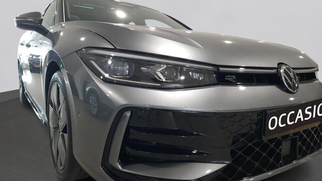 Volkswagen PASSAT Variant 1.5 eTSI R-Line Business | Trekhaak | Panoramadak