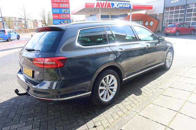 Volkswagen PASSAT Variant 1.5 150PK TSI Highline DSG I TREKHAAK