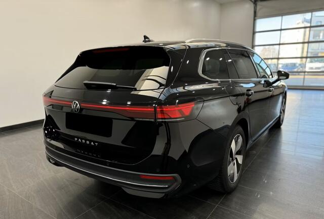 Volkswagen PASSAT Variant 2.0 TDI 150 PK Automaat ACC Trekhaak LED Massage 360 Camera Stuurverwarming Stoelverwarming