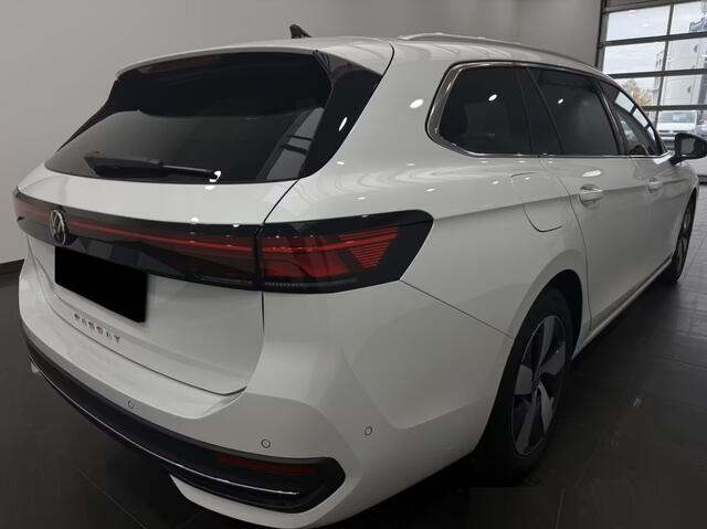 Volkswagen PASSAT Variant 2.0 TDI 150 PK Automaat ACC Trekhaak LED Massage 360 Camera Stuurverwarming Stoelverwarming