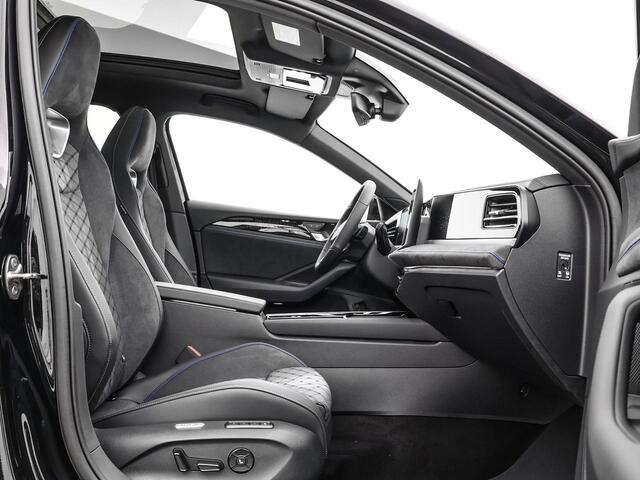 Volkswagen PASSAT Variant R-Line Edition 1.5 eHybrid 204 PK 6 versn. DSG · Achteruitrijcamera · Draadloze telefoonverbinding · Comfort pakket · Voorraad OUTLET · Prijs is inclusief inruilpremie ·