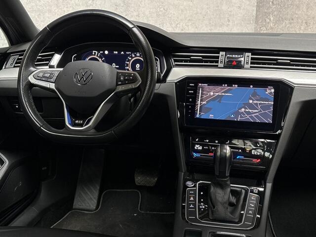 Volkswagen PASSAT Variant 1.4 TSI PHEV GTE 218Pk Automaat (PANORAMADAK, VIRTUAL COCKPIT, APPLE CARPLAY, MEMORY SEATS, LEDER, STOELVERWARMING, KEYLESS, 360 CAMERA, TREKHAAK, NIEUWSTAAT)