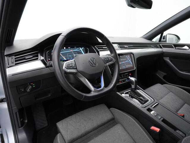 Volkswagen PASSAT 1.4 TSI 218 pk PHEV GTE | IQ Light | Achteruitrijcamera | Adaptive Cruise | Stuur-/stoelverwarming | Side Assist