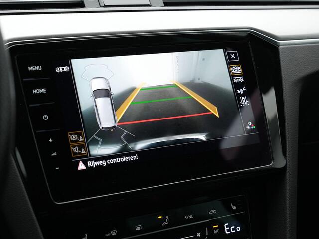 Volkswagen PASSAT 1.4 TSI 218 pk PHEV GTE | IQ Light | Achteruitrijcamera | Adaptive Cruise | Stuur-/stoelverwarming | Side Assist