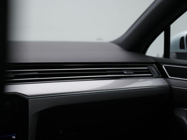 Volkswagen PASSAT 1.4 TSI 218 pk PHEV GTE | IQ Light | Achteruitrijcamera | Adaptive Cruise | Stuur-/stoelverwarming | Side Assist