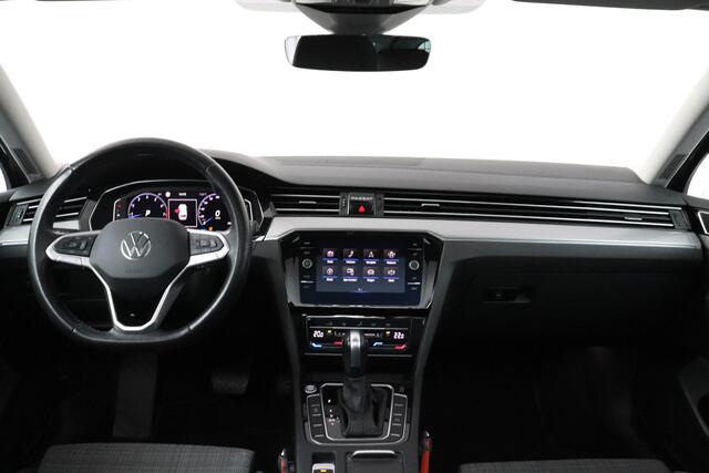 Volkswagen PASSAT Variant 1.5 TSI 150pk DSG Business | Panoramadak | Trekhaak | Virtual Cockpit |