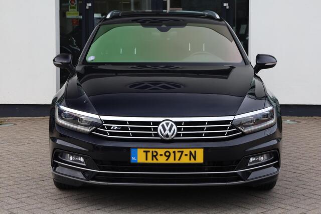 Volkswagen PASSAT Variant 1.4 TSI Highline Business R leder, R Line, panoramadak, trekhaak, dealeronderhouden ,LED plus, LMV, R line 4 seizoenenbanden, digital cockpit pro, elektrische achterklep, side assist, stoelverwarming, zwarte dakhemel, privacy glas, etc.