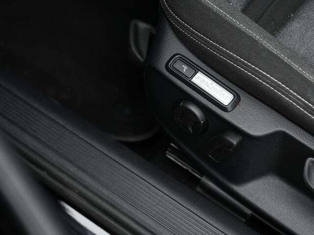 Volkswagen PASSAT Variant 1.4 TSI PHEV 218 pk GTE | IQ Light | Achteruitrijcamera | Elektrische achterklep | Stuur-/stoelverwarming | Adaptive Cruise | Navigatie