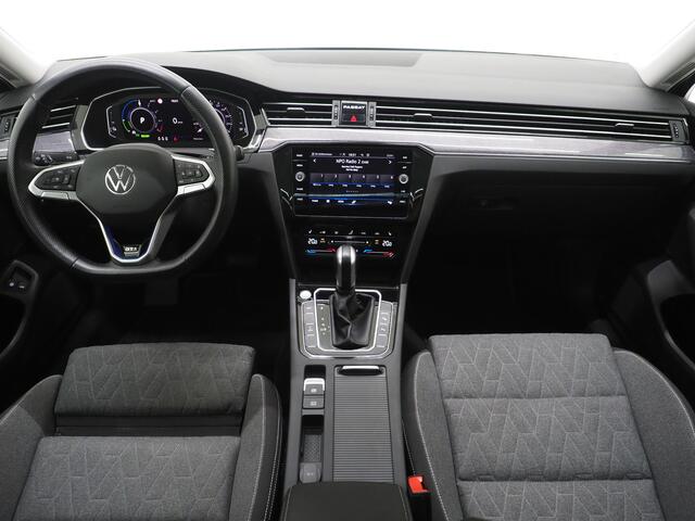 Volkswagen PASSAT Variant 1.4 TSI PHEV GTE | Panoramadak | Massage | Camera | Virtual | Keyless | Adaptive Cruise | Carplay