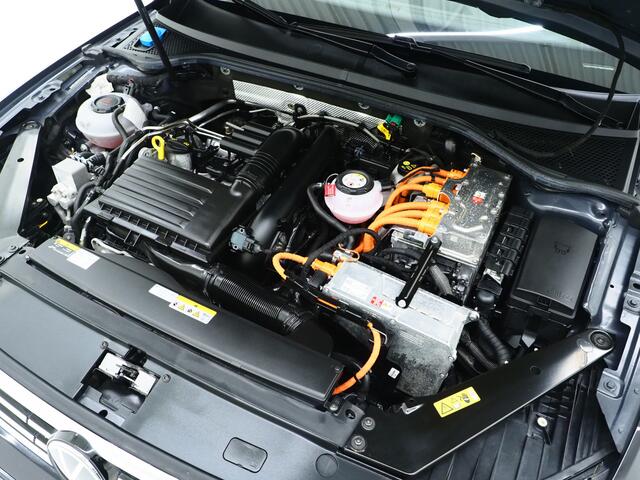 Volkswagen PASSAT Variant 1.4 TSI PHEV GTE | Panoramadak | Massage | Camera | Virtual | Keyless | Adaptive Cruise | Carplay