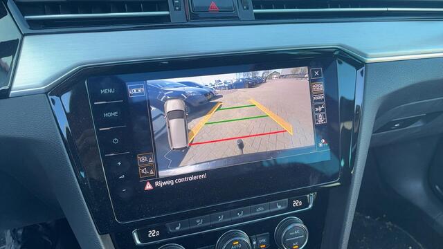 Volkswagen PASSAT Variant 1.5 TSI Elegance Business R R-LINE / FACELIFT / PANORAMADAK / FULL LED / TREKHAAK / CAMERA / CARPLAY / DAB+ / STOELVERW / NL-AUTO