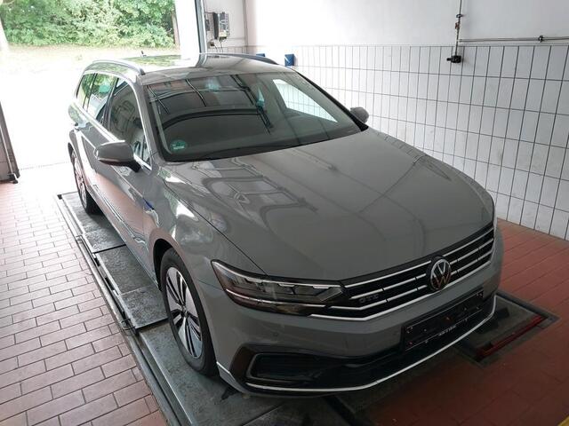 Volkswagen PASSAT Variant GTE 1.4 TSI PHEV 218PK | Achteruitrijcamera | Adaptive Cruise | Getint Glas | Massage | Carplay/Android | Moonstone Grey |