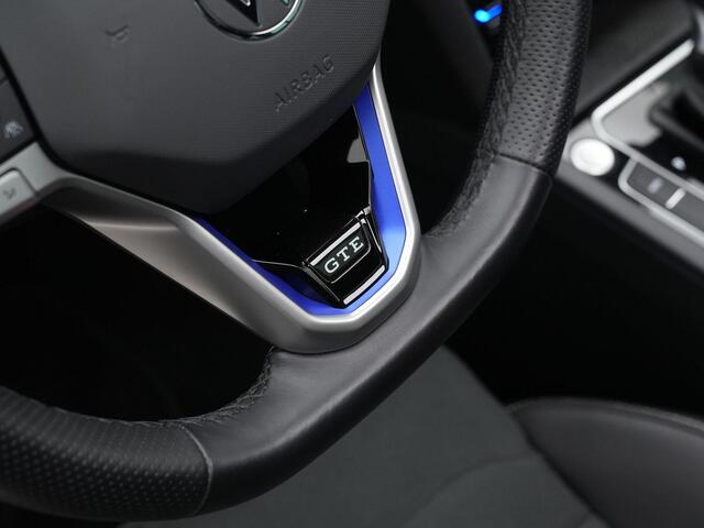 Volkswagen PASSAT Variant 1.4 TSI 218 pk PHEV GTE | Panoramadak | Trekhaak | IQ Light | Leder/alcantara | Achteruitrijcamera | Navigatie