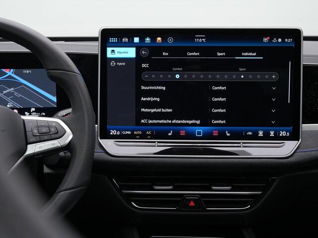 Volkswagen PASSAT Variant 1.5 eHybrid 272 pk R-Line | Panoramadak | Trekhaak | Head-up display | IQ Light | Adaptief onderstel | Stuur-/achterbankverwarming | Achteruitrijcamera