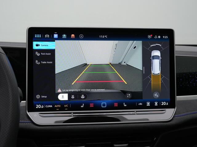 Volkswagen PASSAT Variant 1.5 eHybrid 272 pk R-Line | Panoramadak | Trekhaak | Head-up display | IQ Light | Adaptief onderstel | Stuur-/achterbankverwarming | Achteruitrijcamera